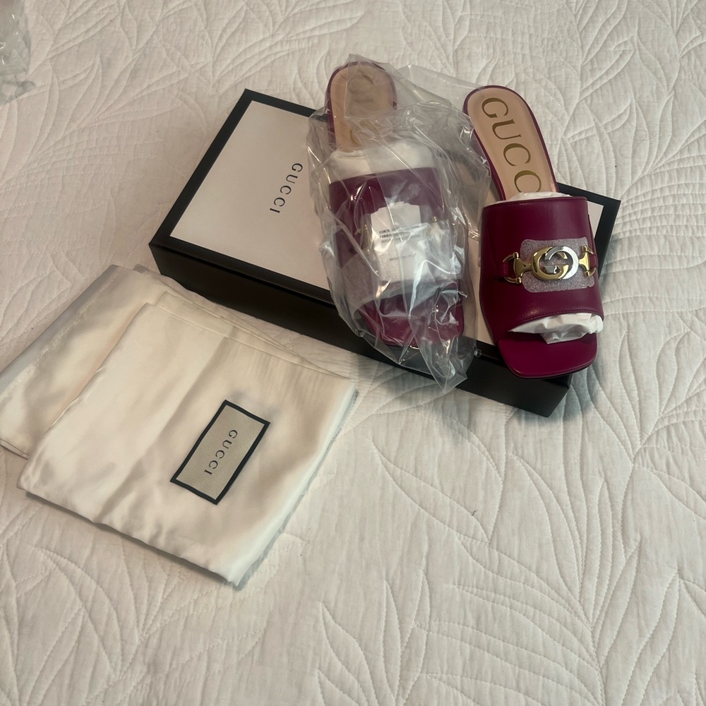 New Gucci Fuchsia slide sandals in 7-1/2 in original box